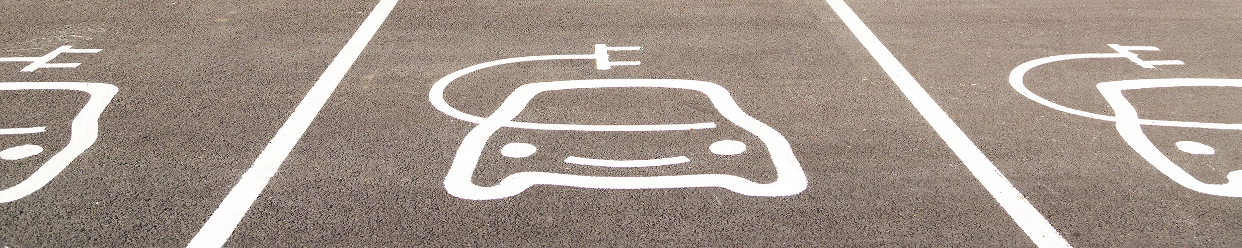 Parkeringsplass med lading for elbil